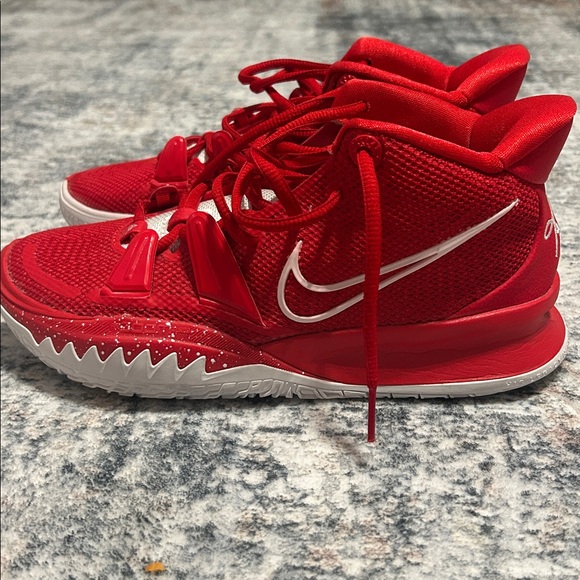 Women's Red Kyrie Seven FA21's basketball shoes